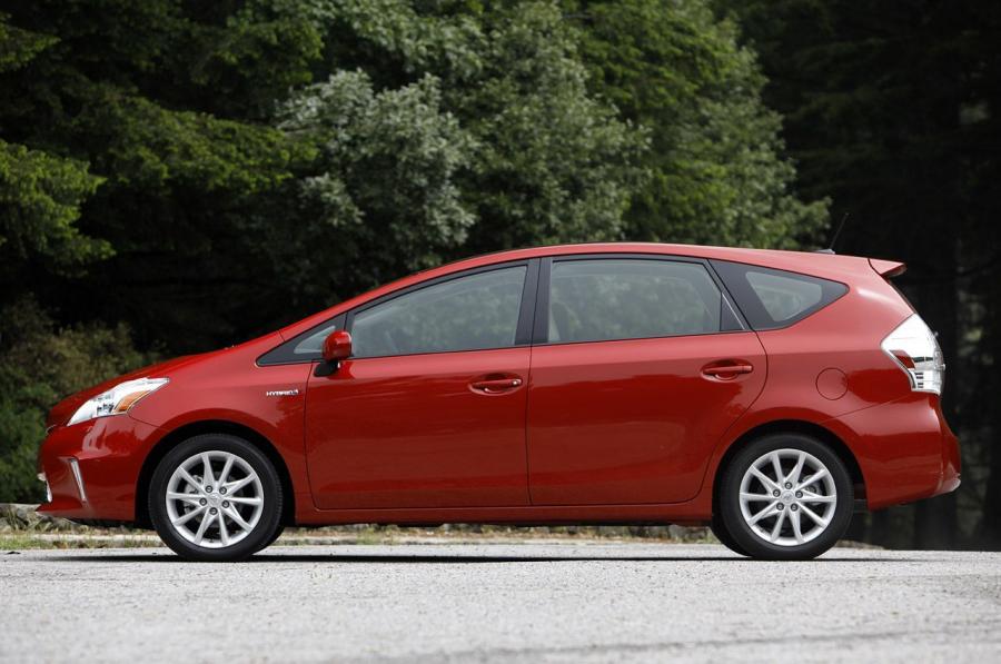  Toyota Prius V 2011 года  (фото 159 из 208)